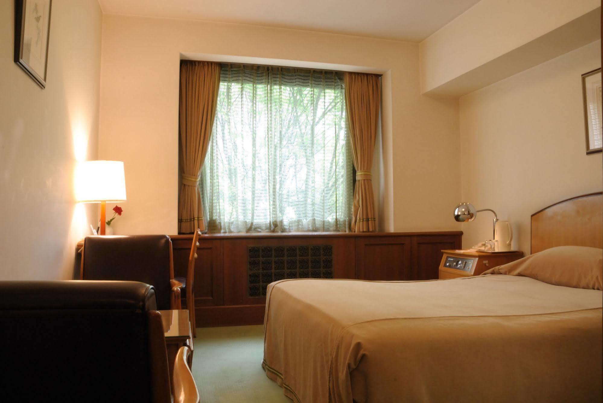 Hilltop Hotel Токио Экстерьер фото